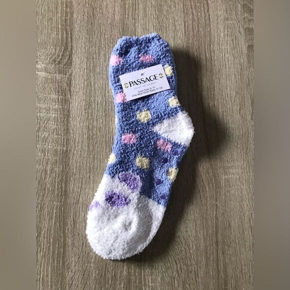 NWT … PASSAGE “Shoe Sizes: 5-10” Cozy Socks - Picture 1 of 4